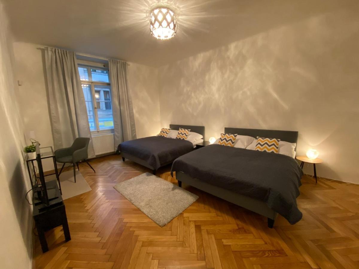 פראג Spacious Apartment On Wenceslas Square מראה חיצוני תמונה